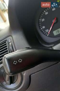 Хетчбек Volkswagen Golf 2002 в 