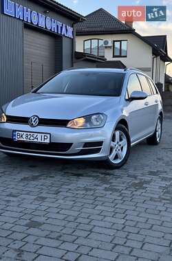 Універсал Volkswagen Golf 2015 в Сарнах