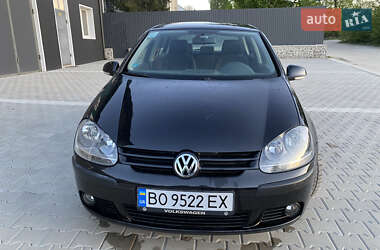 Хетчбек Volkswagen Golf 2005 в 