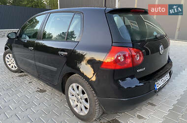 Хетчбек Volkswagen Golf 2005 в 