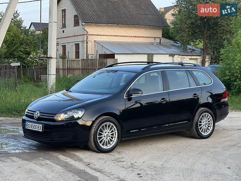 Универсал Volkswagen Golf 2010 в 