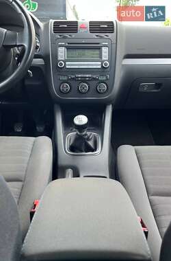 Хетчбек Volkswagen Golf 2007 в 