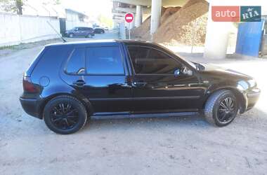 Хэтчбек Volkswagen Golf 1999 в 