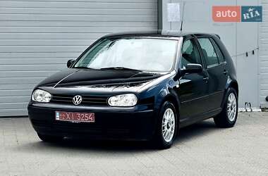 Хэтчбек Volkswagen Golf 2000 в 
