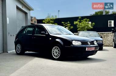 Хэтчбек Volkswagen Golf 2000 в 