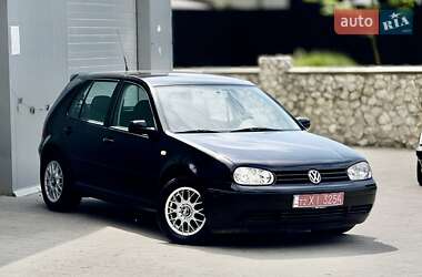 Хэтчбек Volkswagen Golf 2000 в 