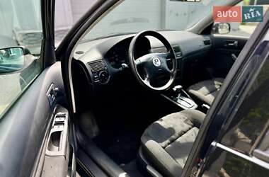 Хэтчбек Volkswagen Golf 2000 в 