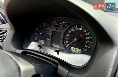 Хэтчбек Volkswagen Golf 2000 в 