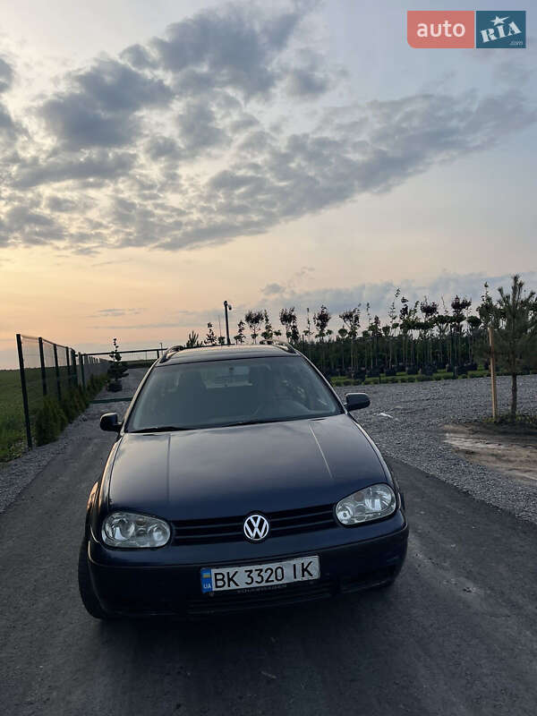Универсал Volkswagen Golf 2001 в Ровно