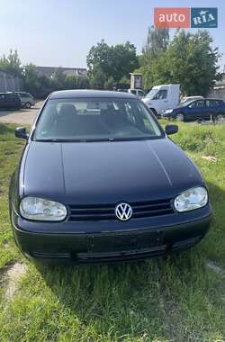 Хэтчбек Volkswagen Golf 2002 в Луцке