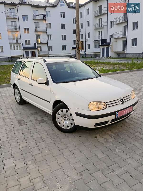 Универсал Volkswagen Golf 2003 в Самборе