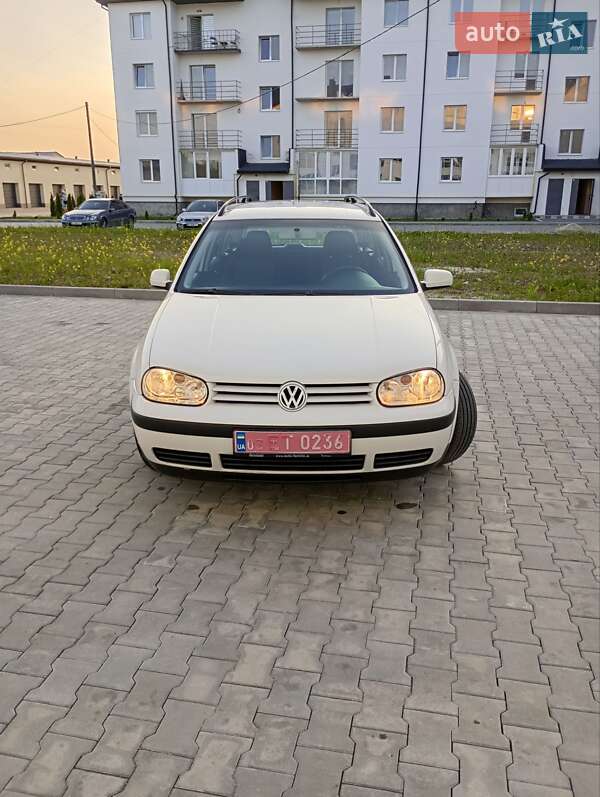 Универсал Volkswagen Golf 2003 в Самборе