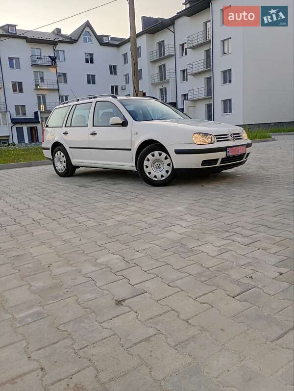 Универсал Volkswagen Golf 2003 в Самборе