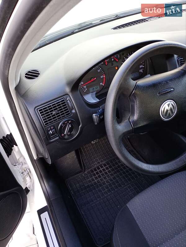 Универсал Volkswagen Golf 2003 в Самборе