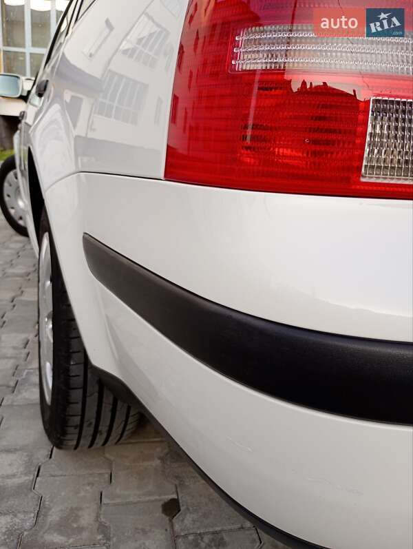 Универсал Volkswagen Golf 2003 в Самборе