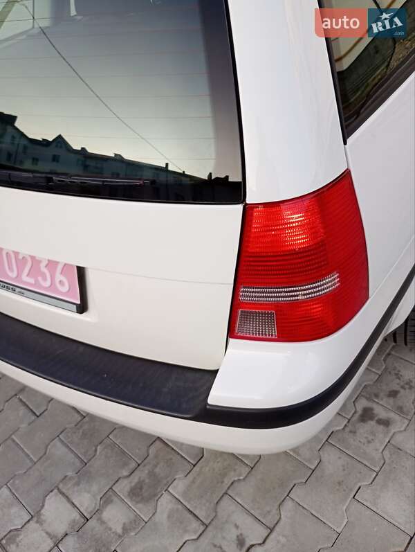 Универсал Volkswagen Golf 2003 в Самборе