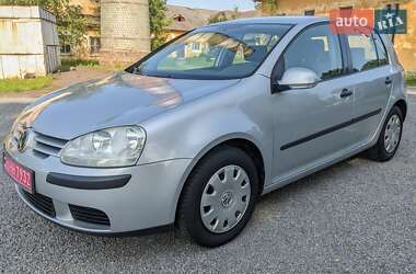Хэтчбек Volkswagen Golf 2004 в 