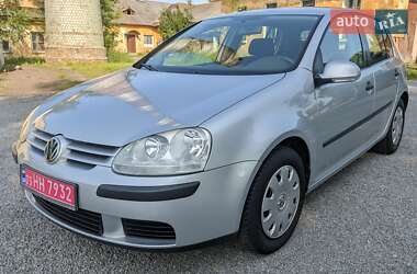 Хэтчбек Volkswagen Golf 2004 в 
