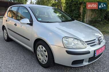 Хэтчбек Volkswagen Golf 2004 в 
