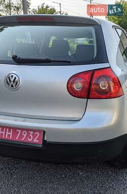 Хэтчбек Volkswagen Golf 2004 в 
