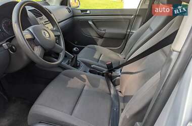 Хэтчбек Volkswagen Golf 2004 в 