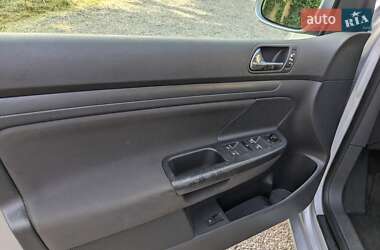 Хэтчбек Volkswagen Golf 2004 в 