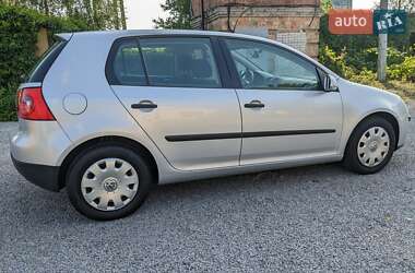Хэтчбек Volkswagen Golf 2004 в 