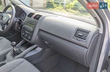 Хэтчбек Volkswagen Golf 2004 в 