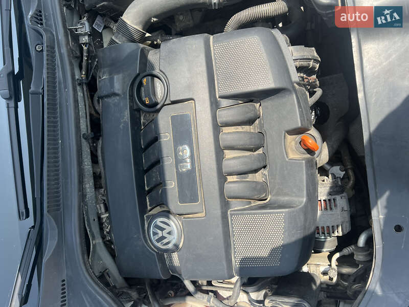 Хэтчбек Volkswagen Golf 2006 в Самборе