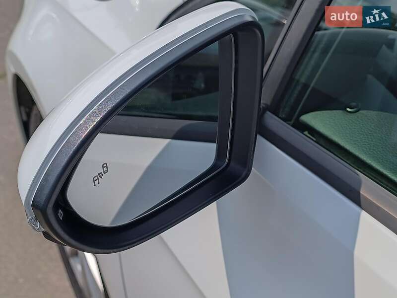 Хэтчбек Volkswagen Golf 2019 в Харькове