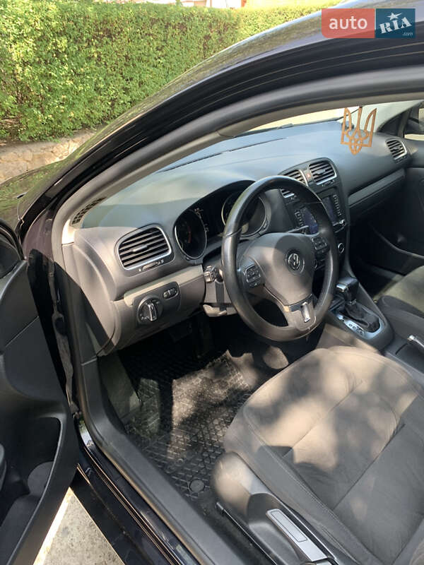 Універсал Volkswagen Golf 2010 в Дніпрі