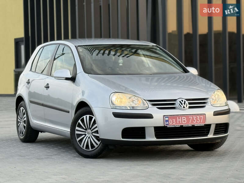 Хэтчбек Volkswagen Golf 2004 в 