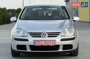 Хэтчбек Volkswagen Golf 2004 в 