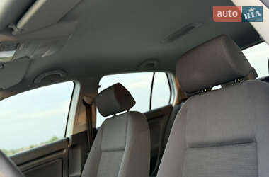 Хэтчбек Volkswagen Golf 2004 в 