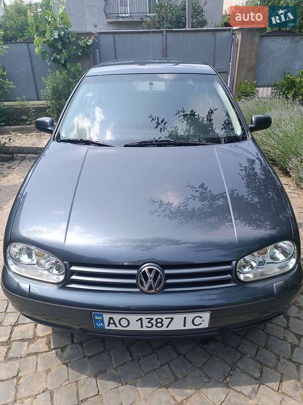 Хэтчбек Volkswagen Golf 2002 в Ильнице