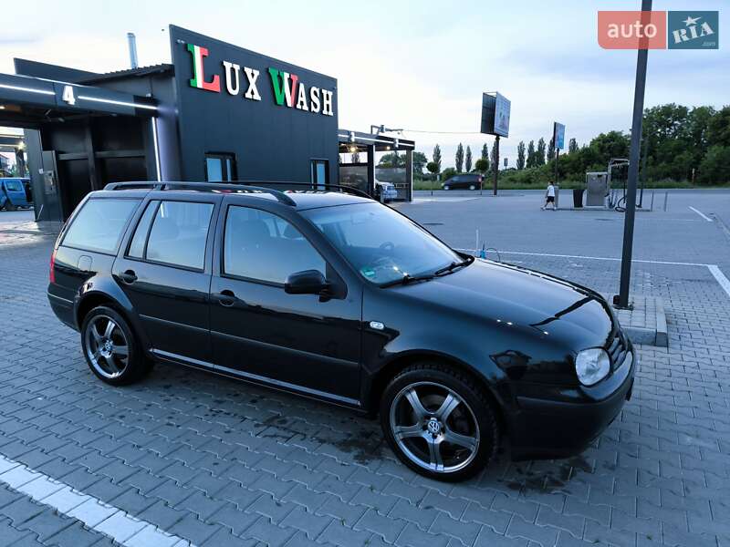 Універсал Volkswagen Golf 2002 в Чернівцях