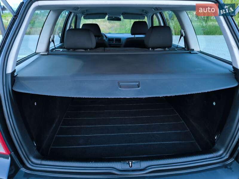 Універсал Volkswagen Golf 2002 в Чернівцях