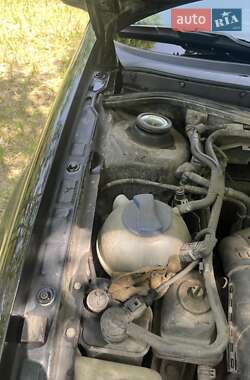 Хэтчбек Volkswagen Golf 2002 в 