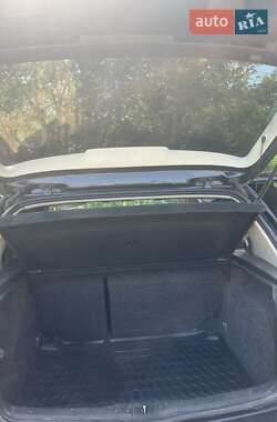 Хэтчбек Volkswagen Golf 2002 в 