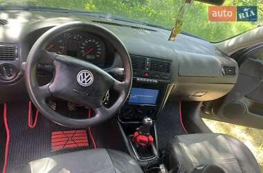 Хэтчбек Volkswagen Golf 2002 в 