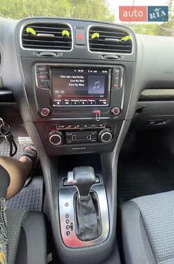 Хэтчбек Volkswagen Golf 2009 в 
