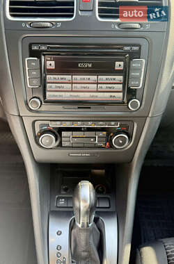 Хэтчбек Volkswagen Golf 2011 в 