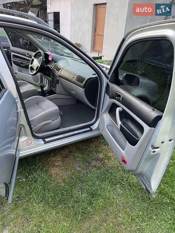 Универсал Volkswagen Golf 2002 в 