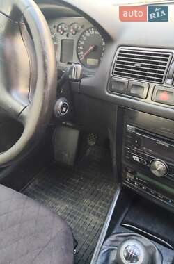 Хетчбек Volkswagen Golf 2001 в 