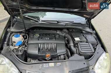 Хетчбек Volkswagen Golf 2004 в 