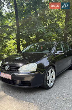 Хетчбек Volkswagen Golf 2004 в 