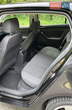 Хетчбек Volkswagen Golf 2004 в 