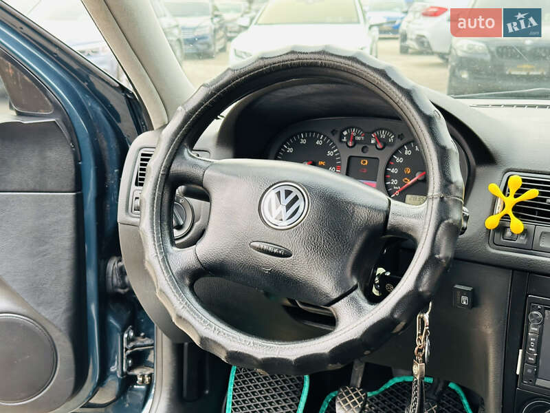Хетчбек Volkswagen Golf 2000 в Харкові