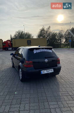 Хетчбек Volkswagen Golf 2000 в 