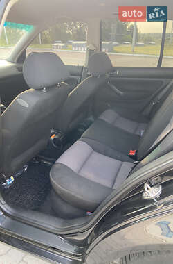 Хетчбек Volkswagen Golf 2000 в 